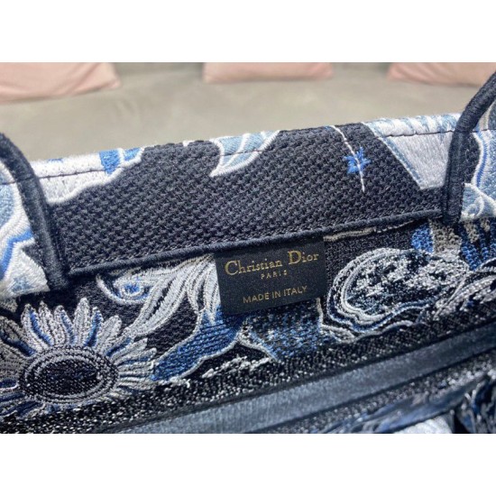 Replica Borsa Dior Media Book Tote Zodiac Fantastico Ricamo Blu Replica Borsa Dior Media Book Tote Zodiac Fantastico Ricamo Blu