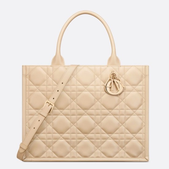 Replica Borsa Dior Media Book Tote con tracolla Borsa Dior Macrocannage Beige Replica Borsa Dior Media Book Tote con tracolla Borsa Dior Macrocannage Beige