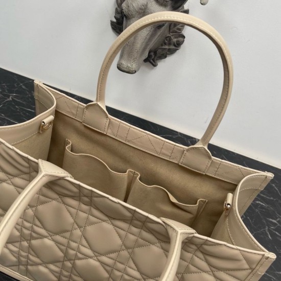 Replica Borsa Dior Media Book Tote con tracolla Borsa Dior Macrocannage Beige Replica Borsa Dior Media Book Tote con tracolla Borsa Dior Macrocannage Beige