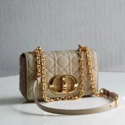 Borsa Caro piccola Dior in pelle di vitello Cannage Beige