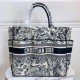 Replica Borsa tote Dior Catherine Toile de Jouy ricamata Blu Replica Borsa tote Dior Catherine Toile de Jouy ricamata Blu