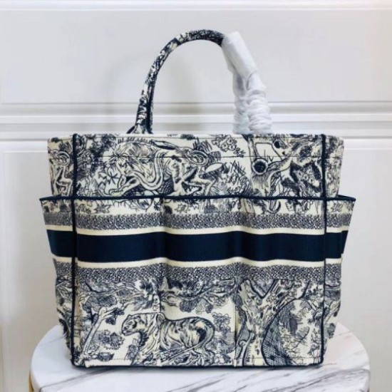 Replica Borsa tote Dior Catherine Toile de Jouy ricamata Blu Replica Borsa tote Dior Catherine Toile de Jouy ricamata Blu