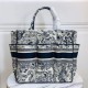 Replica Borsa tote Dior Catherine Toile de Jouy ricamata Blu Replica Borsa tote Dior Catherine Toile de Jouy ricamata Blu