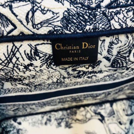 Replica Borsa tote Dior Catherine Toile de Jouy ricamata Blu Replica Borsa tote Dior Catherine Toile de Jouy ricamata Blu