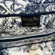 Replica Borsa tote Dior Catherine Toile de Jouy ricamata Blu Replica Borsa tote Dior Catherine Toile de Jouy ricamata Blu
