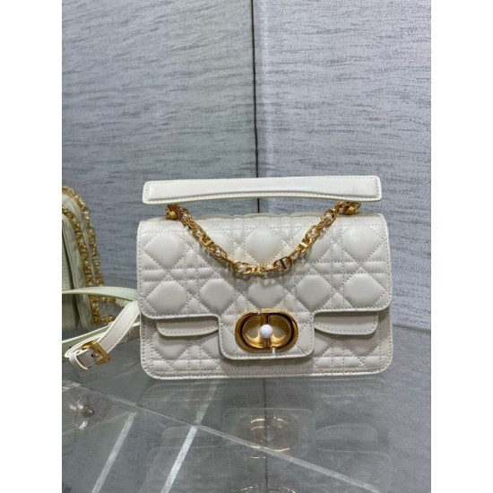 Replica Borsa Dior piccola Jolie con manico superiore Dior Cannage bianca Replica Borsa Dior piccola Jolie con manico superiore Dior Cannage bianca