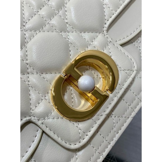 Replica Borsa Dior piccola Jolie con manico superiore Dior Cannage bianca Replica Borsa Dior piccola Jolie con manico superiore Dior Cannage bianca