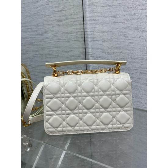 Replica Borsa Dior piccola Jolie con manico superiore Dior Cannage bianca Replica Borsa Dior piccola Jolie con manico superiore Dior Cannage bianca
