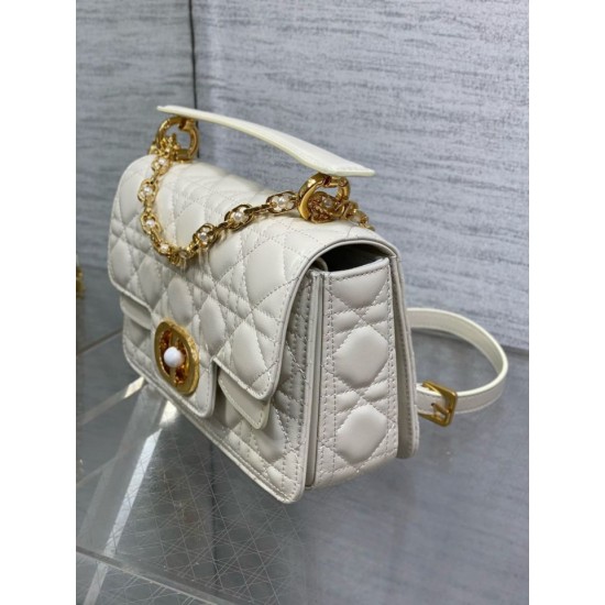 Replica Borsa Dior piccola Jolie con manico superiore Dior Cannage bianca Replica Borsa Dior piccola Jolie con manico superiore Dior Cannage bianca