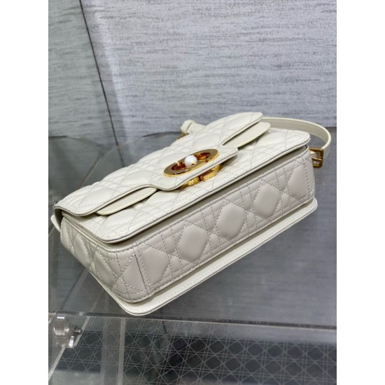Replica Borsa Dior piccola Jolie con manico superiore Dior Cannage bianca Replica Borsa Dior piccola Jolie con manico superiore Dior Cannage bianca