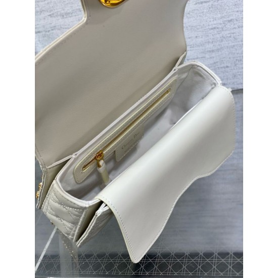 Replica Borsa Dior piccola Jolie con manico superiore Dior Cannage bianca Replica Borsa Dior piccola Jolie con manico superiore Dior Cannage bianca