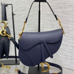 Borsa Saddle Dior con tracolla in pelle di vitello granulata blu indaco