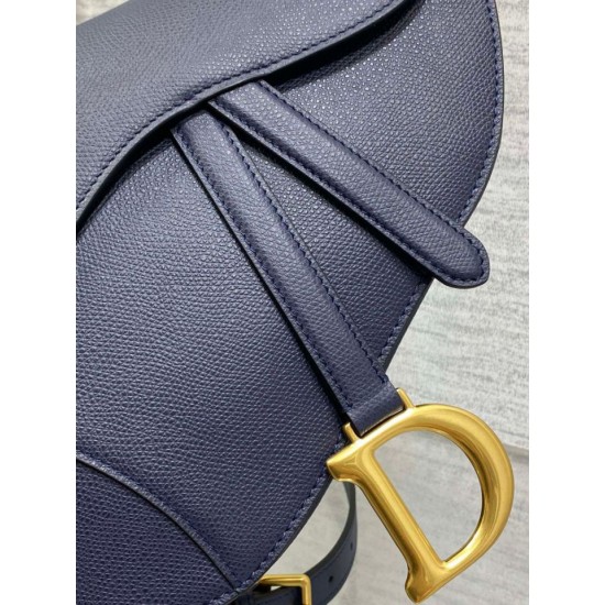 Replica Borsa Saddle Dior con tracolla in pelle di vitello granulata blu indaco Replica Borsa Saddle Dior con tracolla in pelle di vitello granulata blu indaco