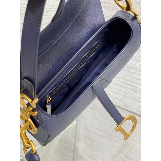 Replica Borsa Saddle Dior con tracolla in pelle di vitello granulata blu indaco Replica Borsa Saddle Dior con tracolla in pelle di vitello granulata blu indaco