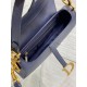 Replica Borsa Saddle Dior con tracolla in pelle di vitello granulata blu indaco Replica Borsa Saddle Dior con tracolla in pelle di vitello granulata blu indaco
