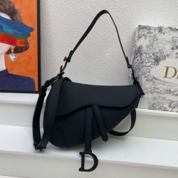 Borsa Saddle Dior con tracolla in pelle di vitello ultraopaca nera