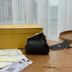Borsa Fendi First Nano Charm Fendi Nappa Nera