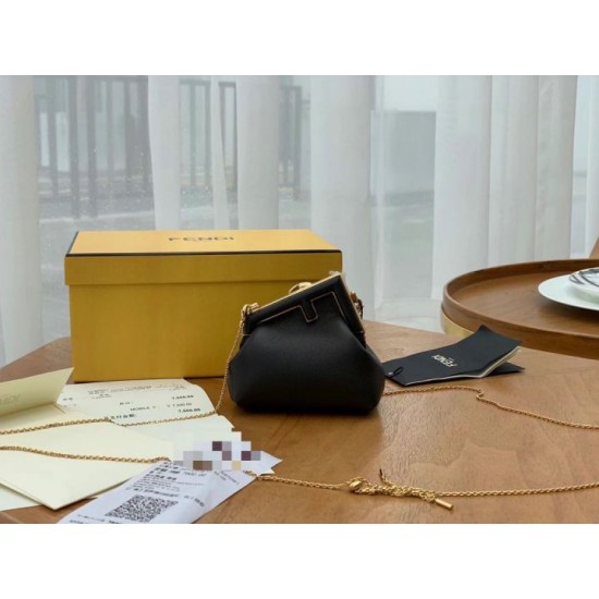 Replica Borsa Fendi First Nano Charm Fendi Nappa Nera Replica Borsa Fendi First Nano Charm Fendi Nappa Nera