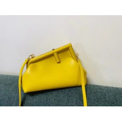 Fendi Prima Borsa Piccola Borsa Fendi Nappa Gialla Fendi Prima Borsa Piccola Borsa Fendi Nappa Gialla
