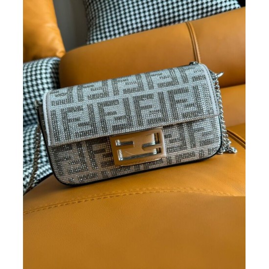 Replica Fendi Baguette Mini Bag Borchie Sfaccettate motivo FF 8BS017 Argento Replica Fendi Baguette Mini Bag Borchie Sfaccettate motivo FF 8BS017 Argento