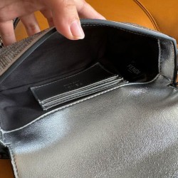 Fendi Baguette Mini Bag Borchie Sfaccettate motivo FF 8BS017 Argento