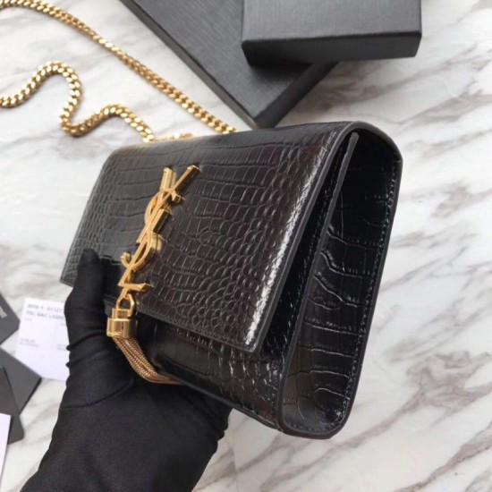 Replica Portafoglio catena YSL Saint Laurent Mini Kate in pelle stampata coccodrillo hardware in oro nero Replica Portafoglio catena YSL Saint Laurent Mini Kate in pelle stampata coccodrillo hardware in oro nero