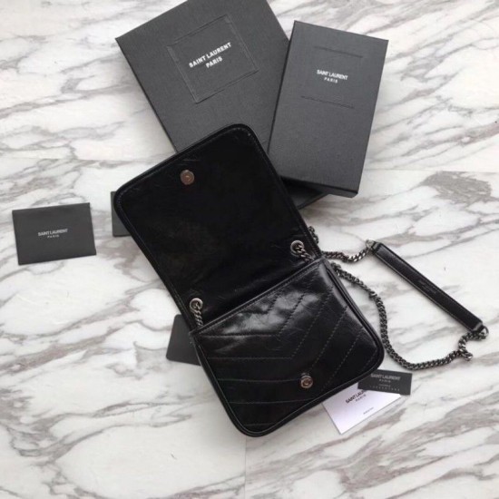 Replica Portafoglio a catena YSL Saint Laurent Niki in pelle nera increspata vintage Replica Portafoglio a catena YSL Saint Laurent Niki in pelle nera increspata vintage
