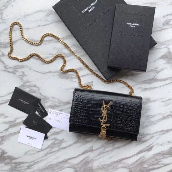 Replica Portafoglio catena YSL Saint Laurent Mini Kate in pelle stampata coccodrillo hardware in oro nero Replica Portafoglio catena YSL Saint Laurent Mini Kate in pelle stampata coccodrillo hardware in oro nero