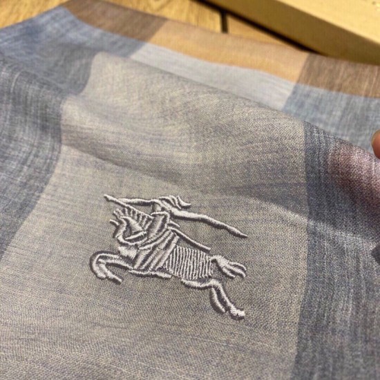 Replica Sciarpa Burberry classica in cashmere con motivo tartan e ricamo cavallo 100 x 200