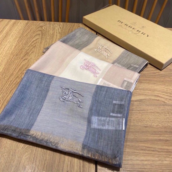 Replica Sciarpa Burberry classica in cashmere con motivo tartan e ricamo cavallo 100 x 200