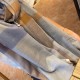 Replica Sciarpa Burberry classica in cashmere con motivo tartan e ricamo cavallo 100 x 200