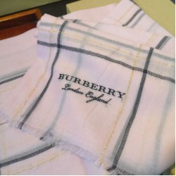 Sciarpa Burberry in filato lurex color block in cashmere con motivo tartan 90 x 200 Sciarpa Burberry in filato lurex color block in cashmere con motivo tartan 90 x 200