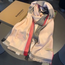 Scialle Burberry in cashmere con motivo a rombi classico check 70 x 200