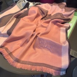 Sciarpa Burberry in cashmere con motivo rombi classico check 70 x 200 Sciarpa Burberry in cashmere con motivo rombi classico check 70 x 200