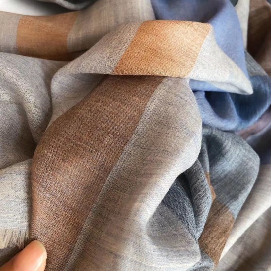 Replica Sciarpa Burberry classica in cashmere con motivo tartan e ricamo cavallo 100 x 200