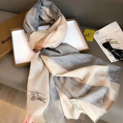 Sciarpa Burberry classica in cashmere con motivo check e ricamo cavallo 100 x 200