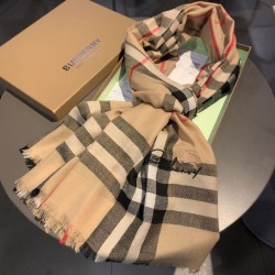 Scialle Burberry in cashmere classico check 70 x 220