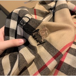 Scialle Burberry in cashmere classico check 70 x 220 Scialle Burberry in cashmere classico check 70 x 220