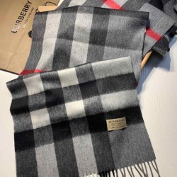 Burberry scialle classico in cashmere con motivo check medio 40 x 180