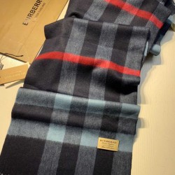 Burberry scialle classico in cashmere con motivo check medio 40 x 180