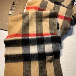 Burberry scialle classico in cashmere con motivo check medio 40 x 180