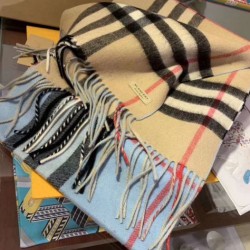 Burberry Scialle in cashmere con motivo check classico 30 x 250