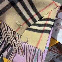 Burberry Scialle in cashmere con motivo check classico 30 x 250 Burberry Scialle in cashmere con motivo check classico 30 x 250