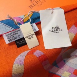 Scialle quadrato Hermes seta cashmere esteso 140 cm Arancione Scialle quadrato Hermes seta cashmere esteso 140 cm Arancione